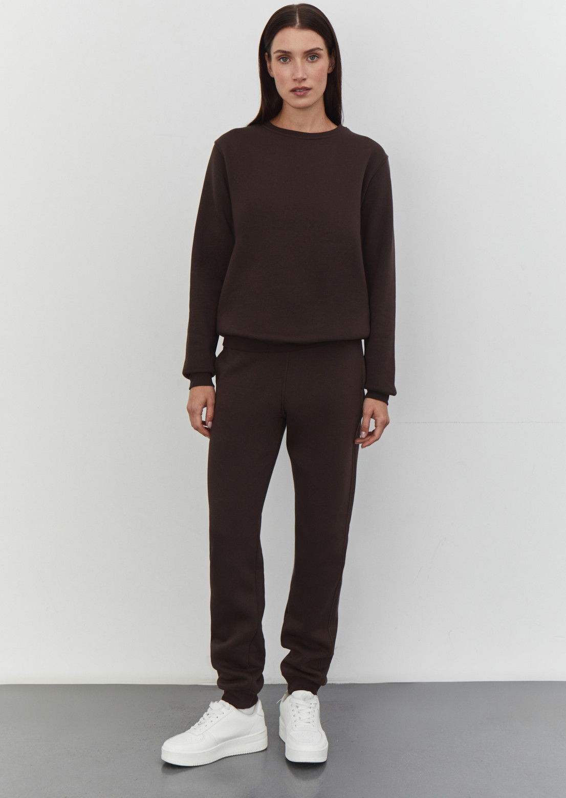 Dark brown color basic women three-thread insulated sweatshirt